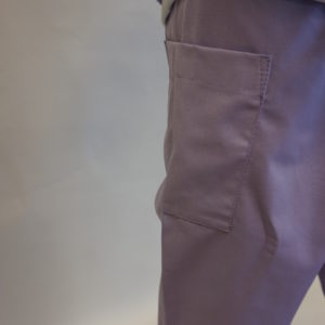 Detail broek Corbeil paars geschikt voor op OK